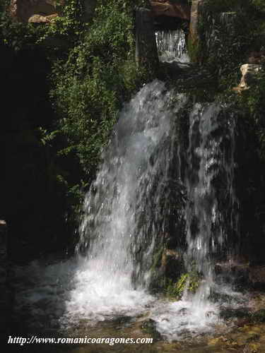 AGUA JUNTO AL ARCO DE SAN JUAN